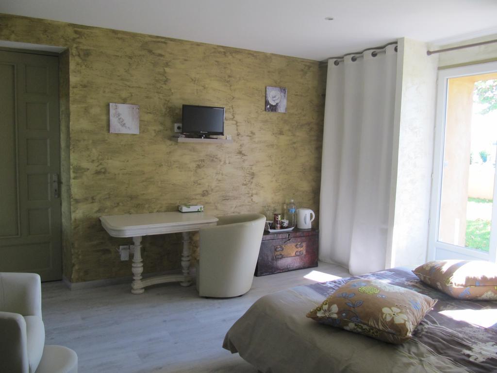 Bed and Breakfast La Cle Des Champs Chabeuil Zimmer foto